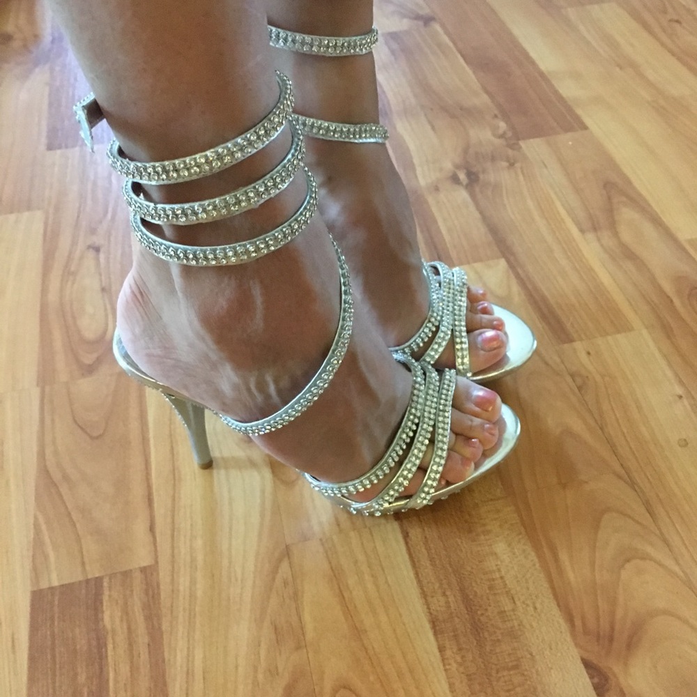 Sparkly wrap up heel